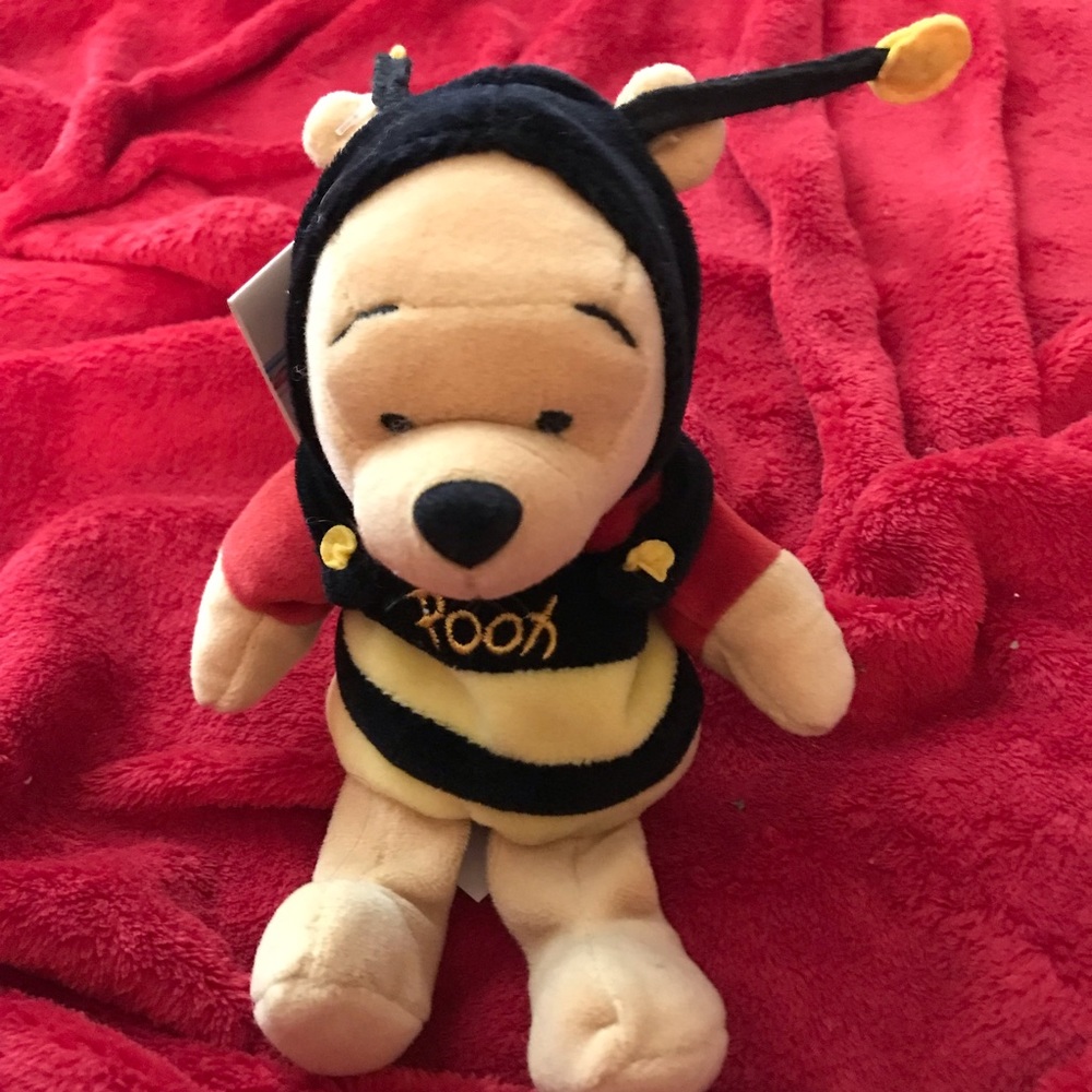 DISNEY’S MINI BEAN BAG BUMBLE BEE POOH (8”) - Picture 1 of 4